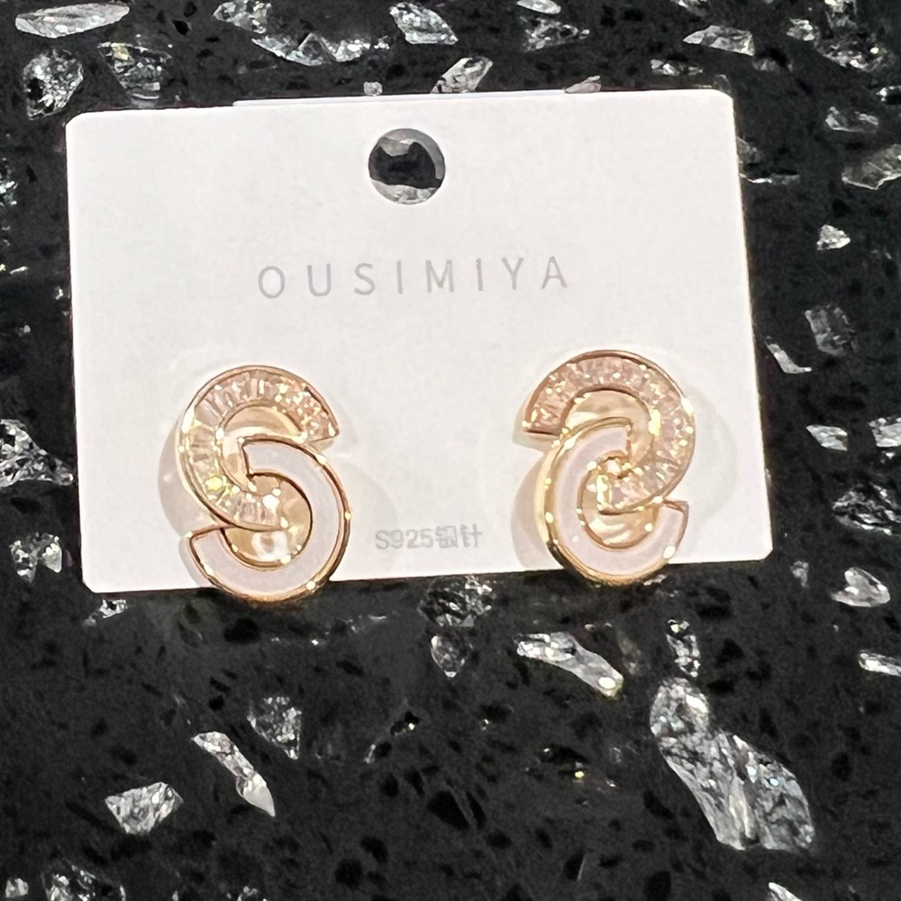 Cute studs - Picture 3 of 4